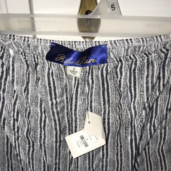 Off the shoulder flowy blouse never worn - Picture 3 of 4